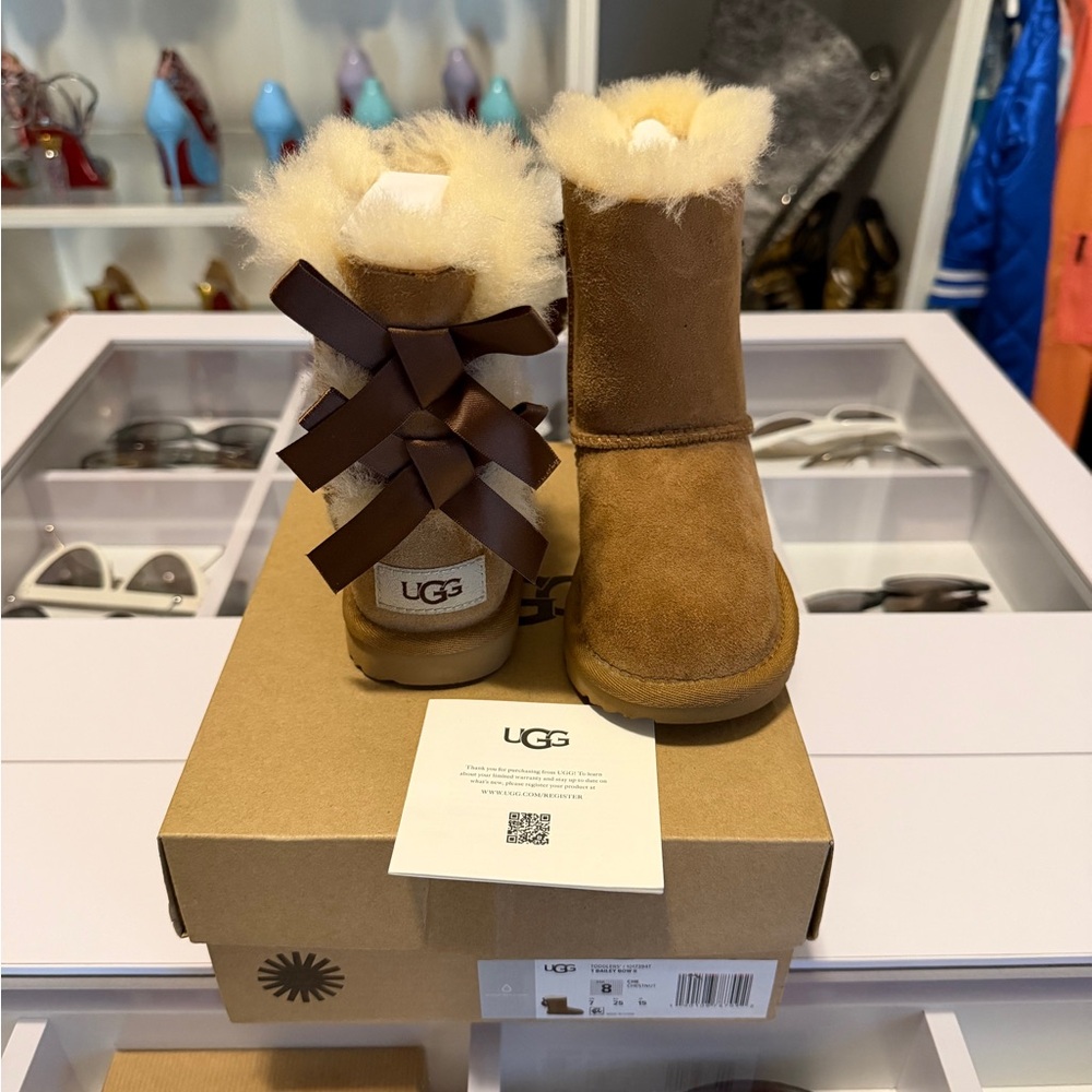 UGG Toddler Bailey Bow II Chestnut Tan Sheepskin Boots with Bows Size 8